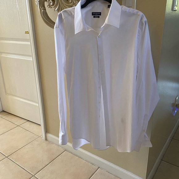 Van Heusen Crisp White Dress Shirt - Picture 1 of 4